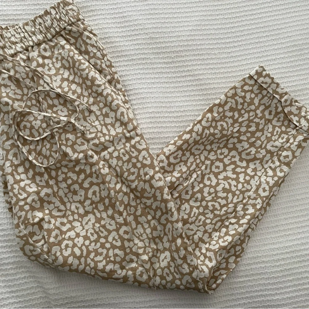 J Crew Factory linen draw string pants. Size 2 - Picture 4 of 4
